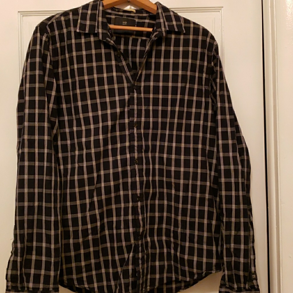 Men's business casual button down shirt